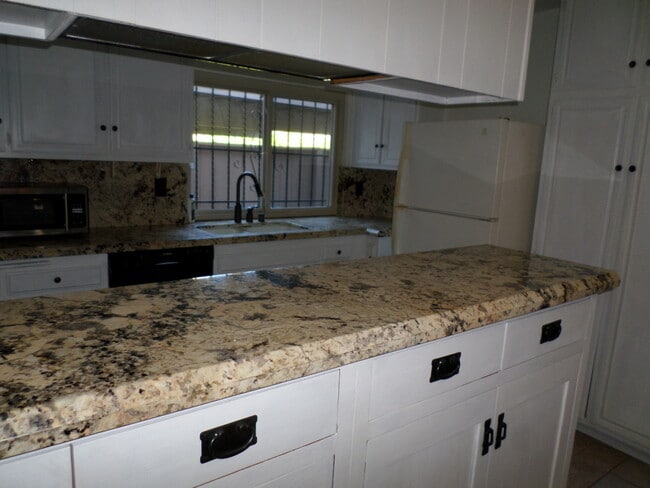 Building Photo - UTC 3 bedroom Townhome