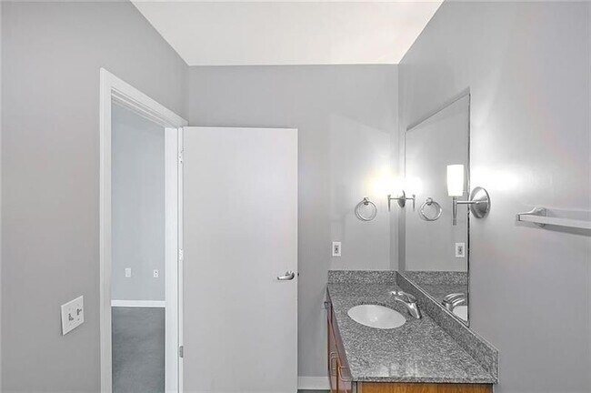 Building Photo - 620 Glen Iris Dr NE