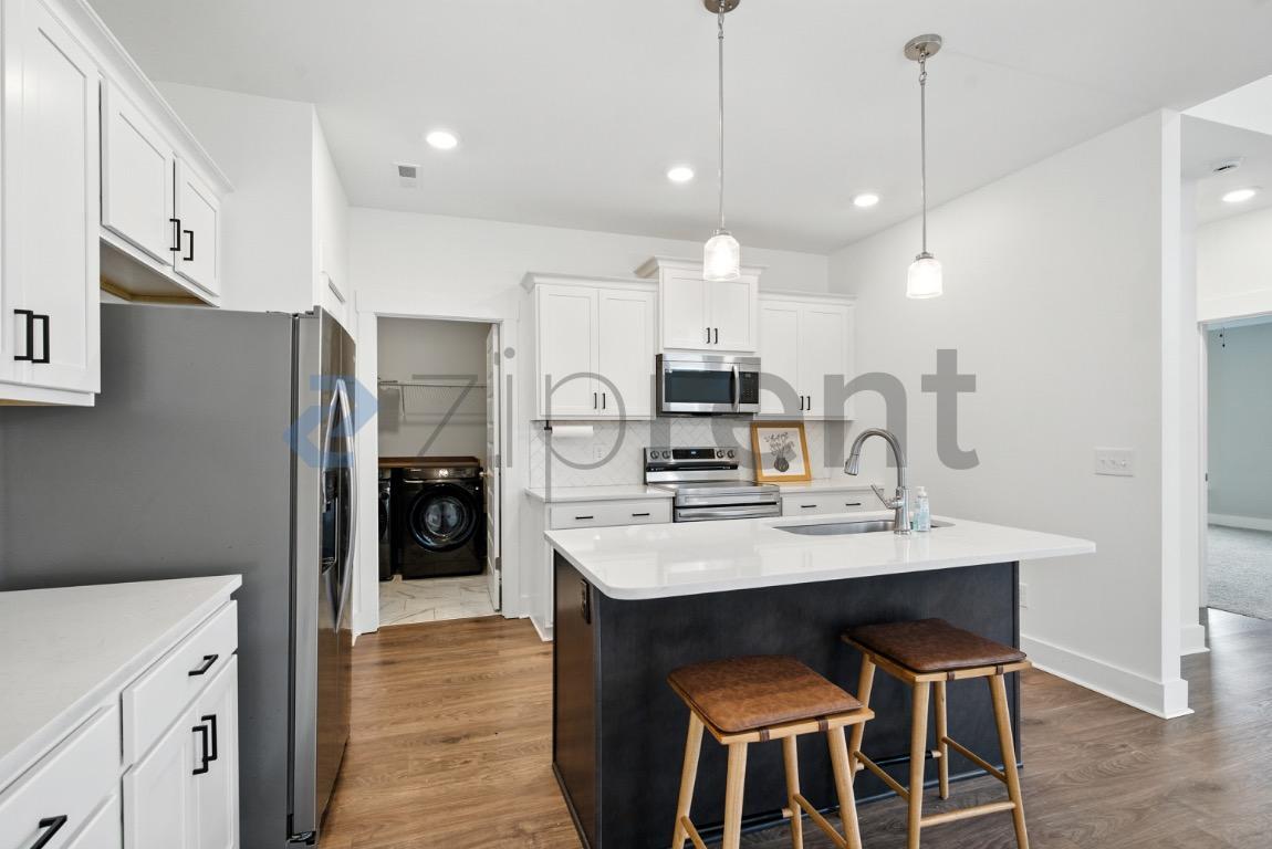 Building Photo - Unit