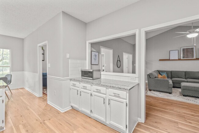 Building Photo - Beautifully Remodeled 4BR Ranch in Matthews