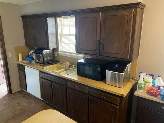 Building Photo - Edmond Home Ready for Occupancy