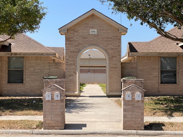 Building Photo - 1009 Cedarwood Dr