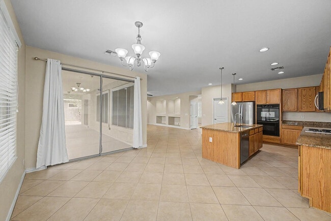 Building Photo - 8425 W Northview Ave