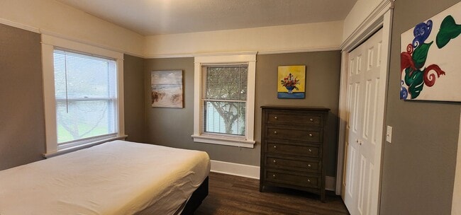Building Photo - Single Family Fully Furnished Home with Al...