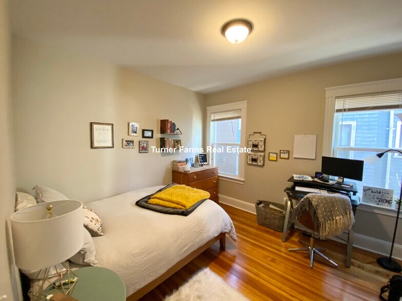 Building Photo - 21 Moraine St