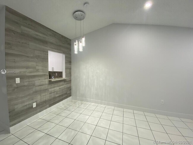 Building Photo - 312 NW 114th Ave