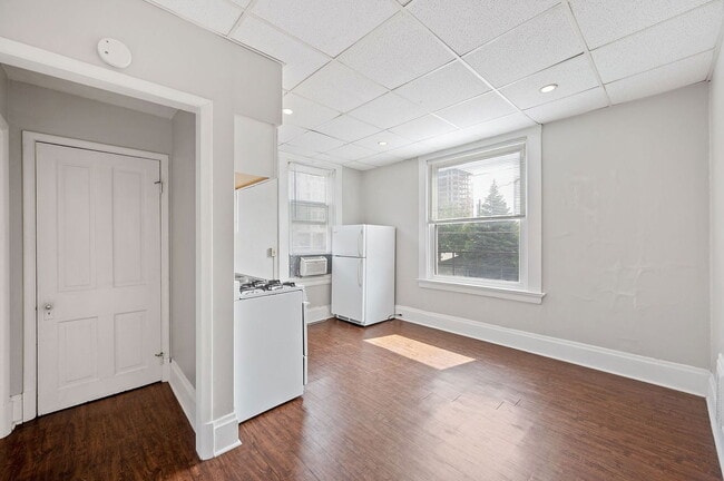 Building Photo - 2549 University Ct