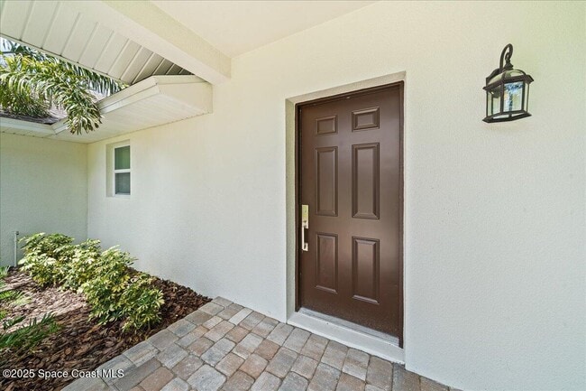 Building Photo - 2060 Newfound Harbor Dr