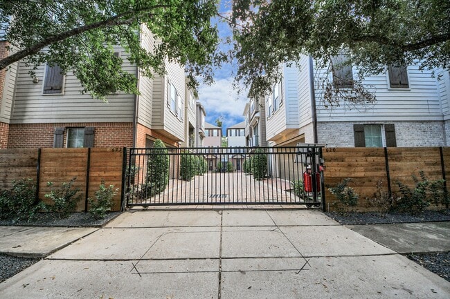 Building Photo - 620 Rutland St