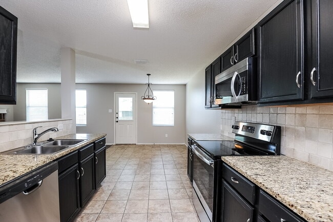 Building Photo - 2999 Fallbrook Dr