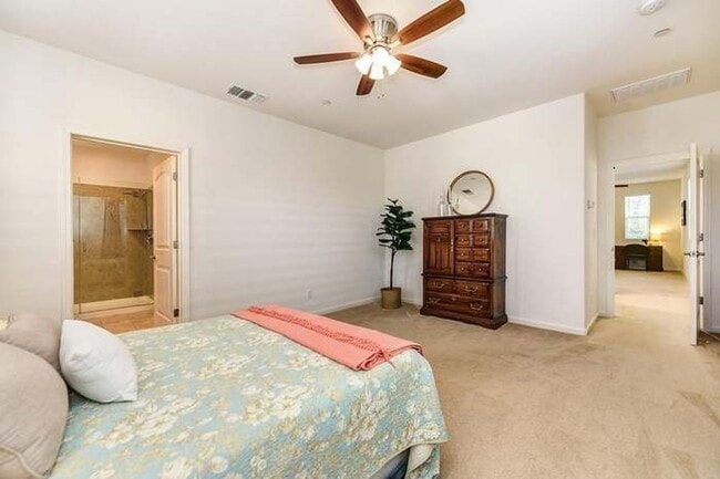 Building Photo - NICE TWO STORY HOME IN WEST ROSEVILLE!