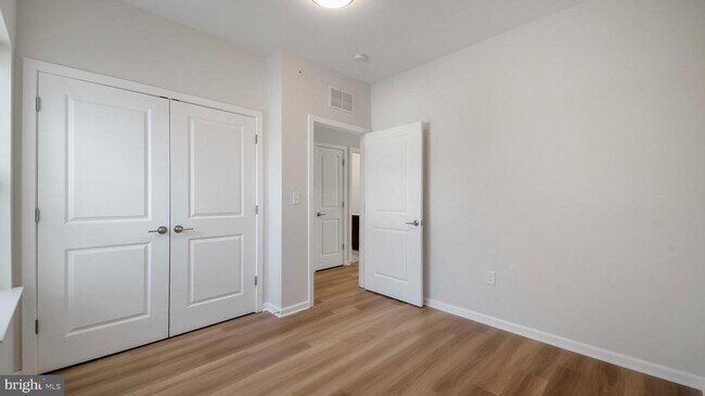 Building Photo - 4907 Hamilton Ave