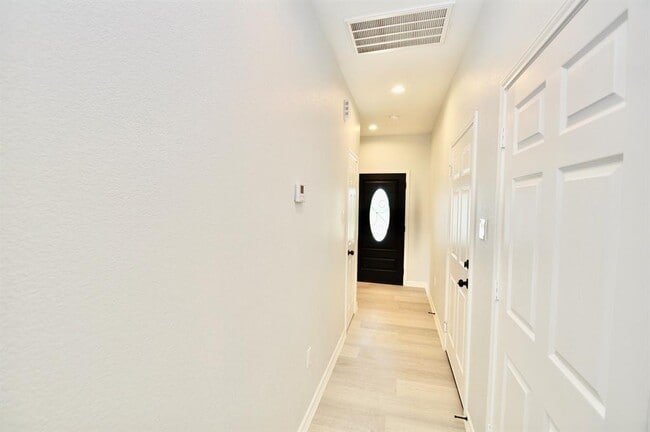 Building Photo - 111 Big Deer Dr