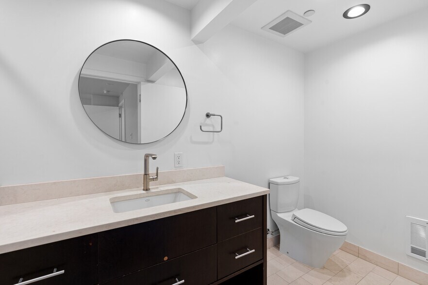 2nd Bth - 2731 Boylston Ave E