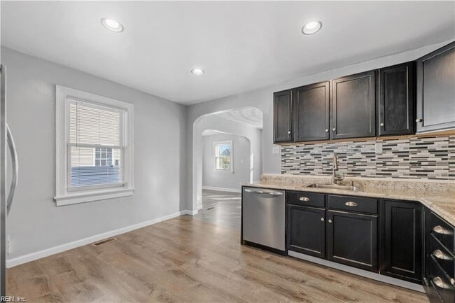 Building Photo - 3221 Hyde Cir
