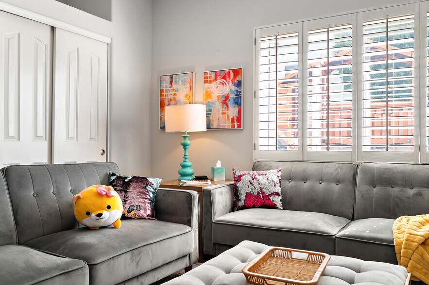 Building Photo - 13010 E Shangri La Rd