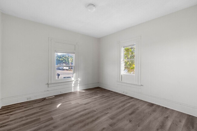 Building Photo - 1107 S Willow St