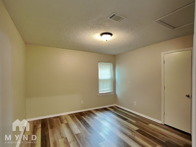Building Photo - 1380 Paddocks Way