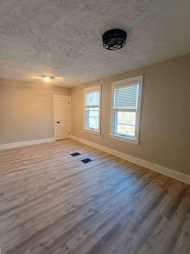 Building Photo - Charming 4-Bedroom Home in Harambee