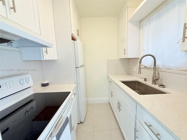 Building Photo - 254 E Dania Beach Blvd