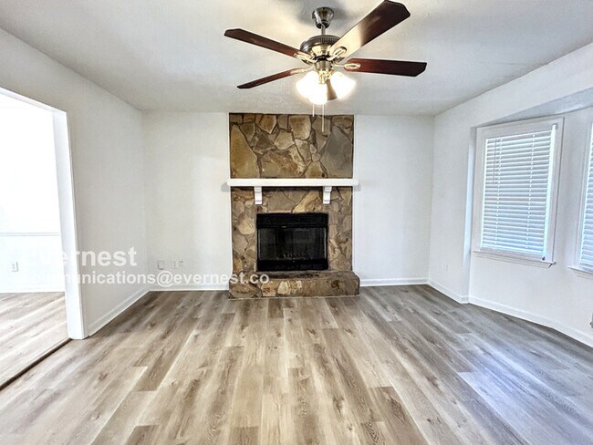 Building Photo - 704 Wilkes Dr