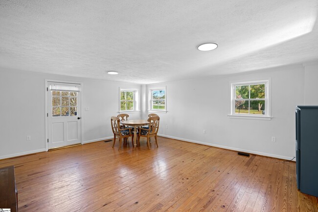 Building Photo - 830 Tigerville Rd