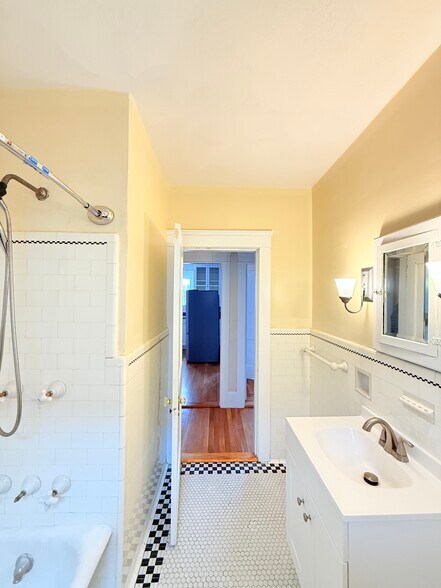 Building Photo - 93 Eldridge St