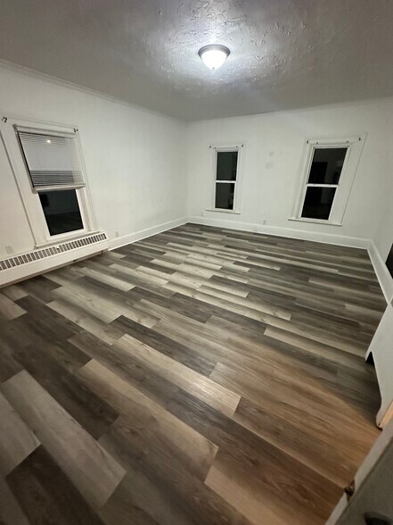 Building Photo - 406 E Broad St