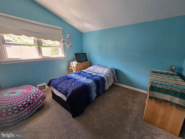 Building Photo - 647 Artwood Dr