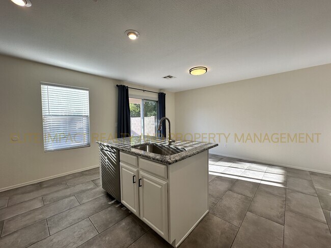 Building Photo - 3505 N Sierra Springs Dr