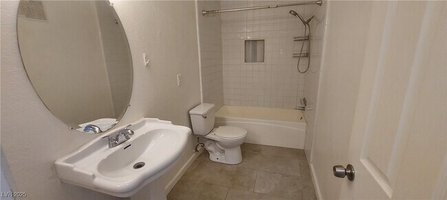 Building Photo - 1420 E Vegas Valley Dr