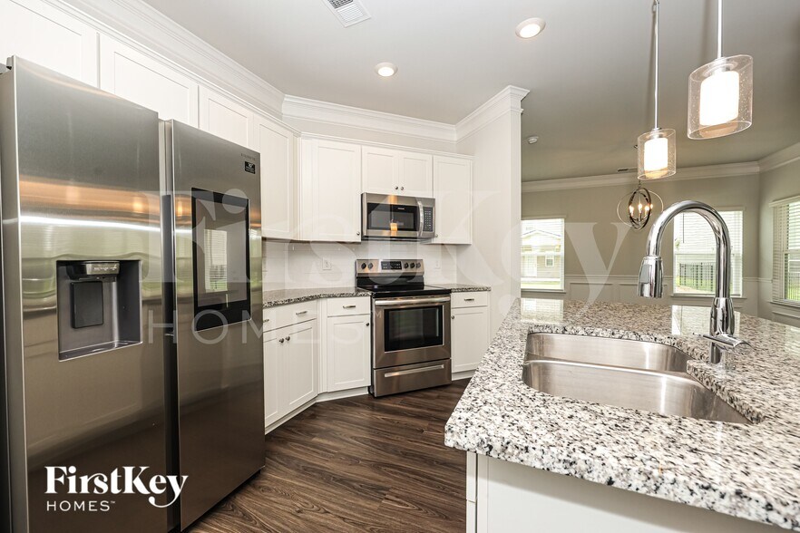 Building Photo - 3727 Pelham Wood Dr