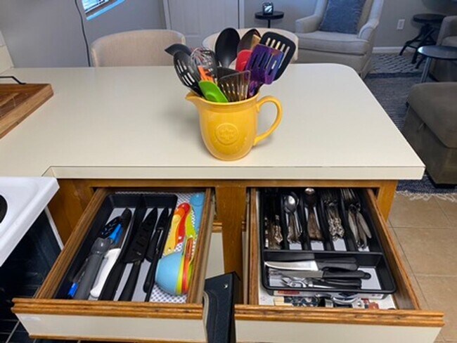 Building Photo - Fully Furnished Month to Month Condo Convenient to FSU Downtown Tallahassee