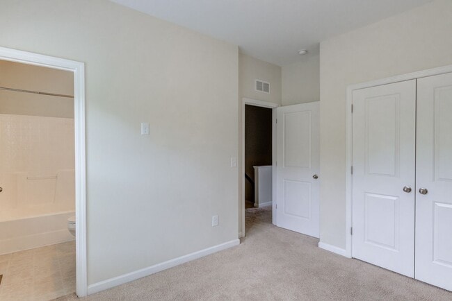Building Photo - Townhome minutes from Lenovo Center: Available September 10th