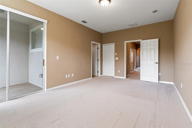 Building Photo - 2052 Park Crescent Dr