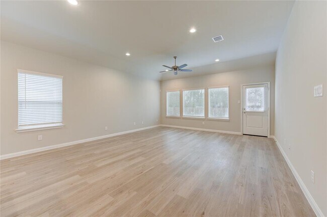 Building Photo - 3939 Sugardale St