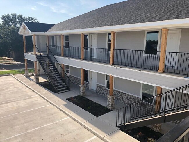 Building Photo - Cherokee Apts