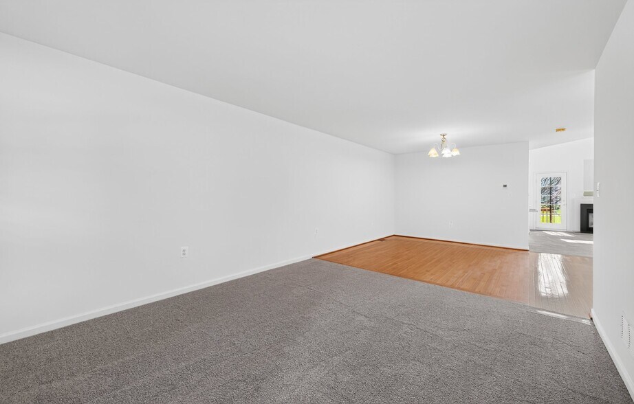 Building Photo - 335 Wheatfield Cir