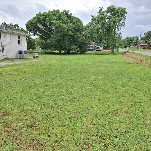 Building Photo - 418 Sam Houston Dr