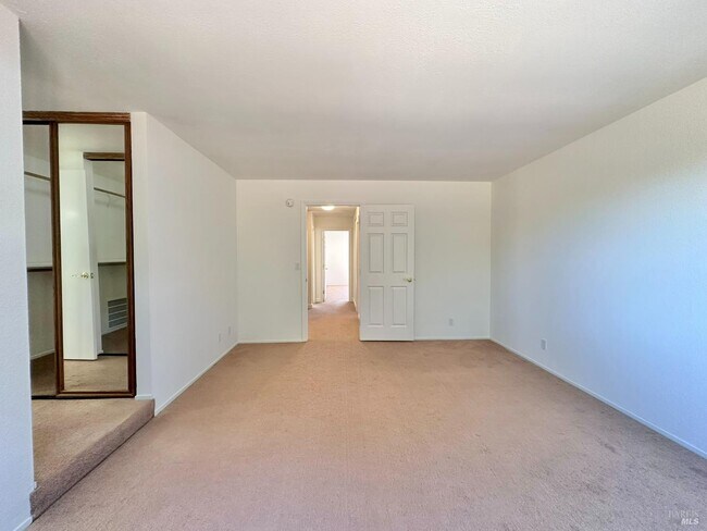 Building Photo - 768 Rose Dr
