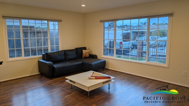 Building Photo - Bright and Roomy 2 Bedroom 2 Bathroom Home