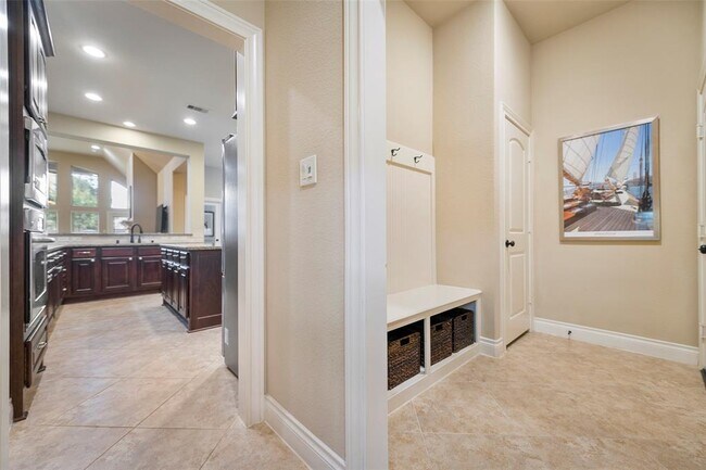 Building Photo - 27930 Colonial Point Dr