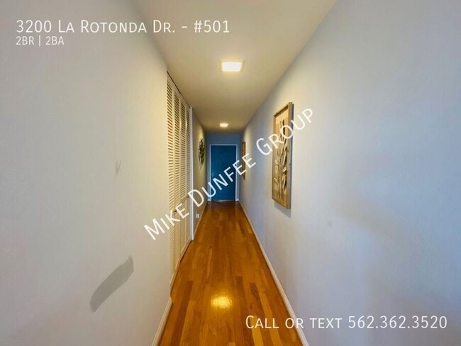 Building Photo - 3200 La Rotonda Dr
