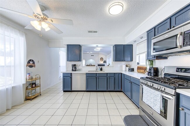 Building Photo - 3927 Summit Valley Dr