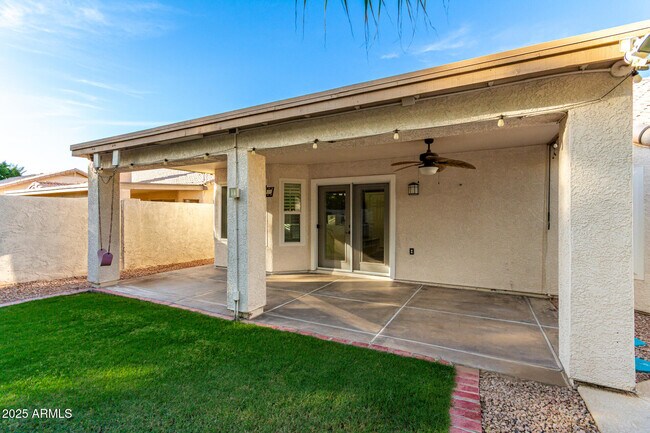 Building Photo - 1825 E Arabian Dr