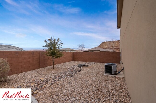 Building Photo - 4 Bedroom Spacious St. George Home with Large Backyard