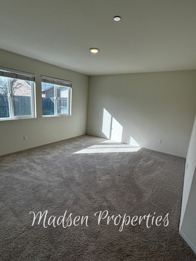 Building Photo - 114 Christian Ave