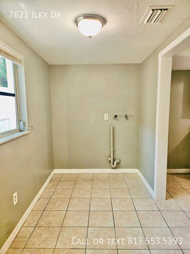 Building Photo - 7621 Ilex Dr
