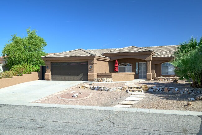 Building Photo - 2121 Desert Lakes Dr