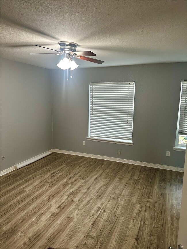 Building Photo - 9505 Neuens Rd